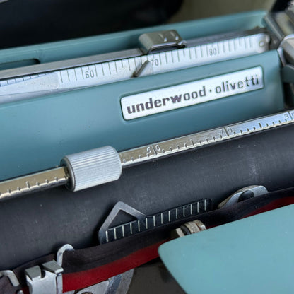 Olivetti Lettera 22   Blue .