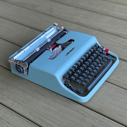 Olivetti Lettera 22   Blue .
