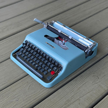 Olivetti Lettera 22   Blue .