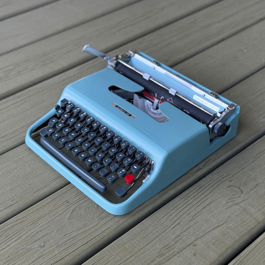 Olivetti Lettera 22   Blue .