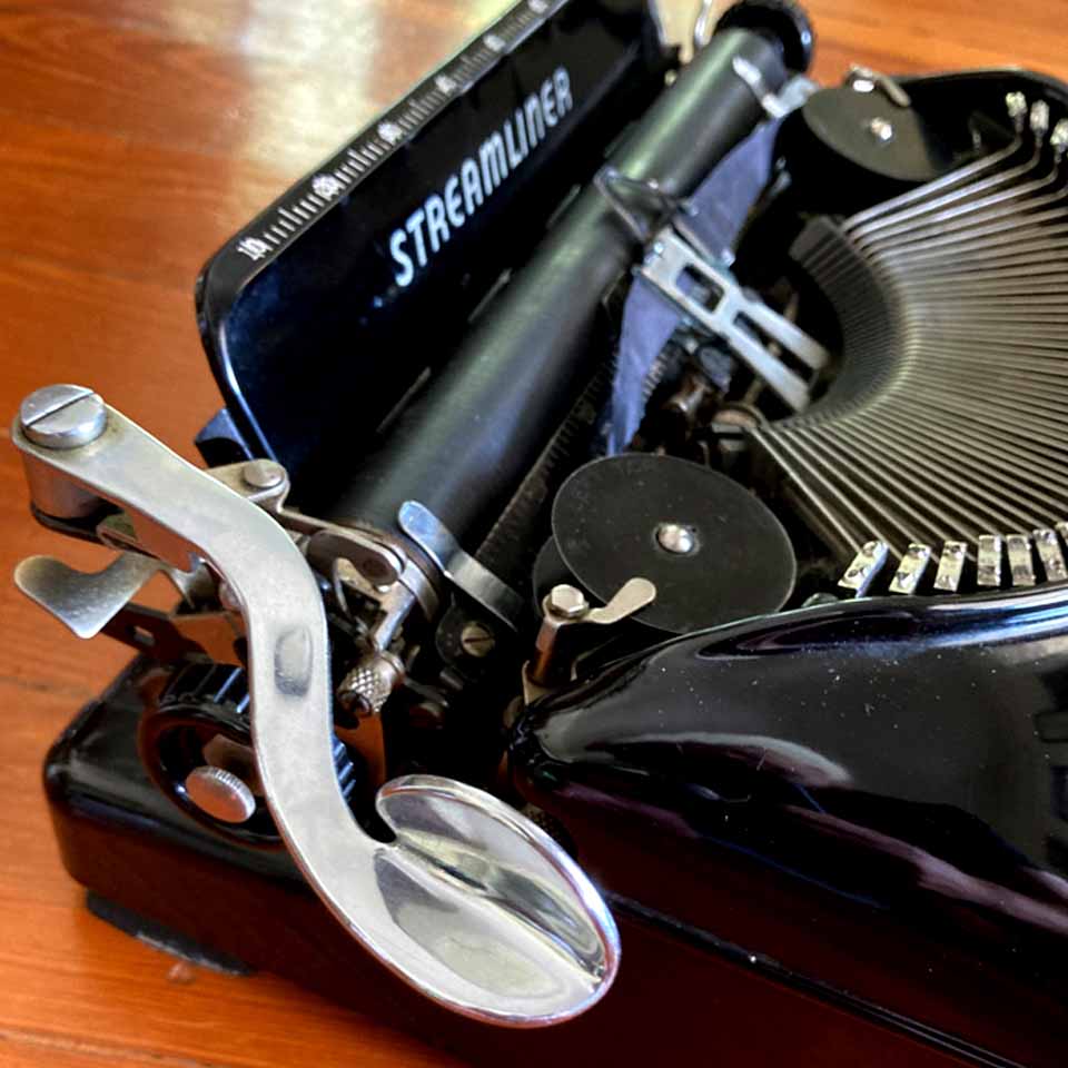 1941 Remington Rand Streamliner Portable Typewriter