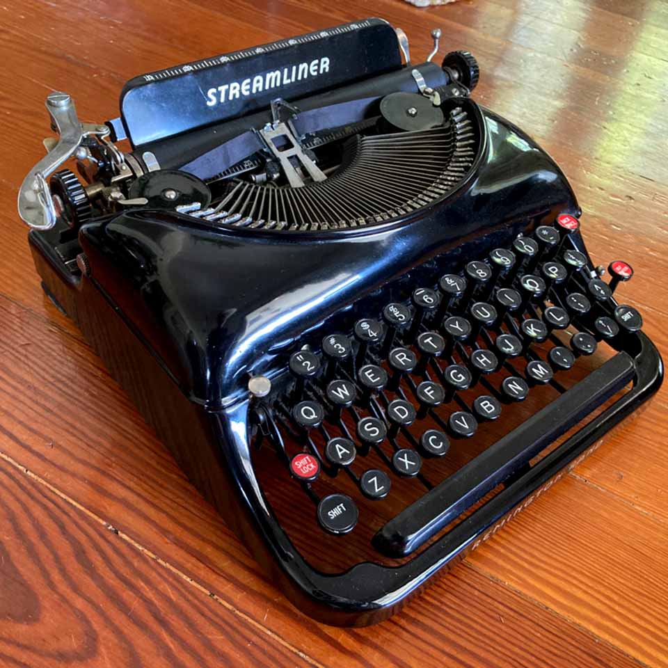 1941 Remington Rand Streamliner Portable Typewriter