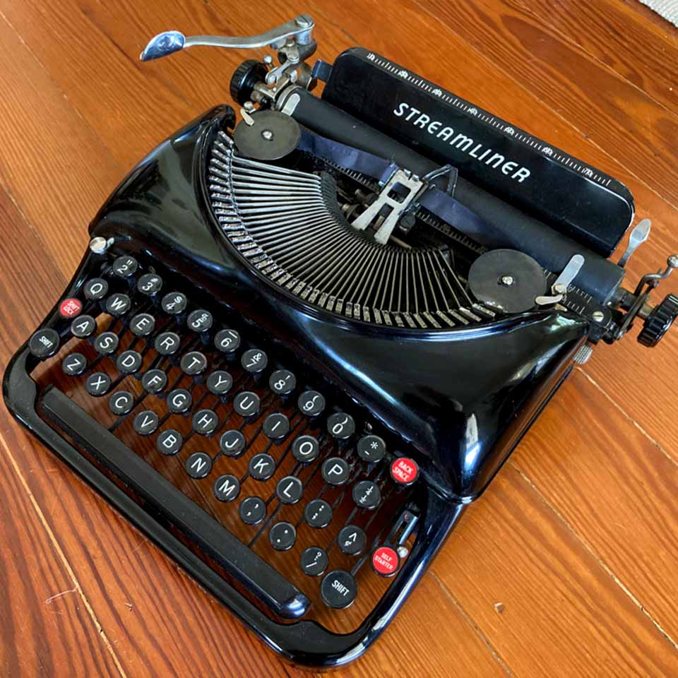 1941 Remington Rand Streamliner Portable Typewriter