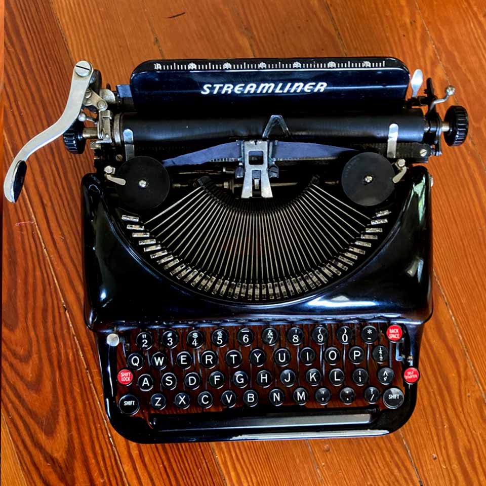 1941 Remington Rand Streamliner Portable Typewriter