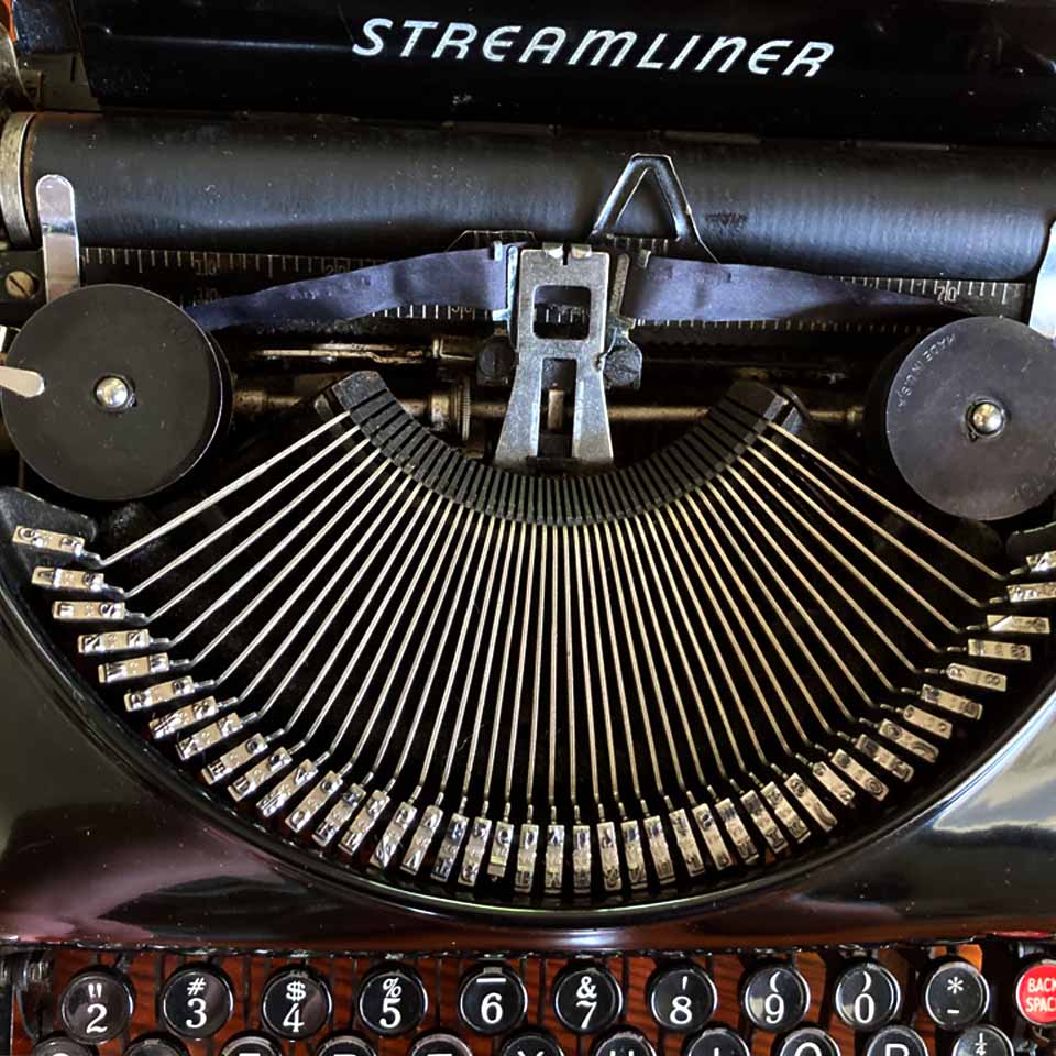 1941 Remington Rand Streamliner Portable Typewriter