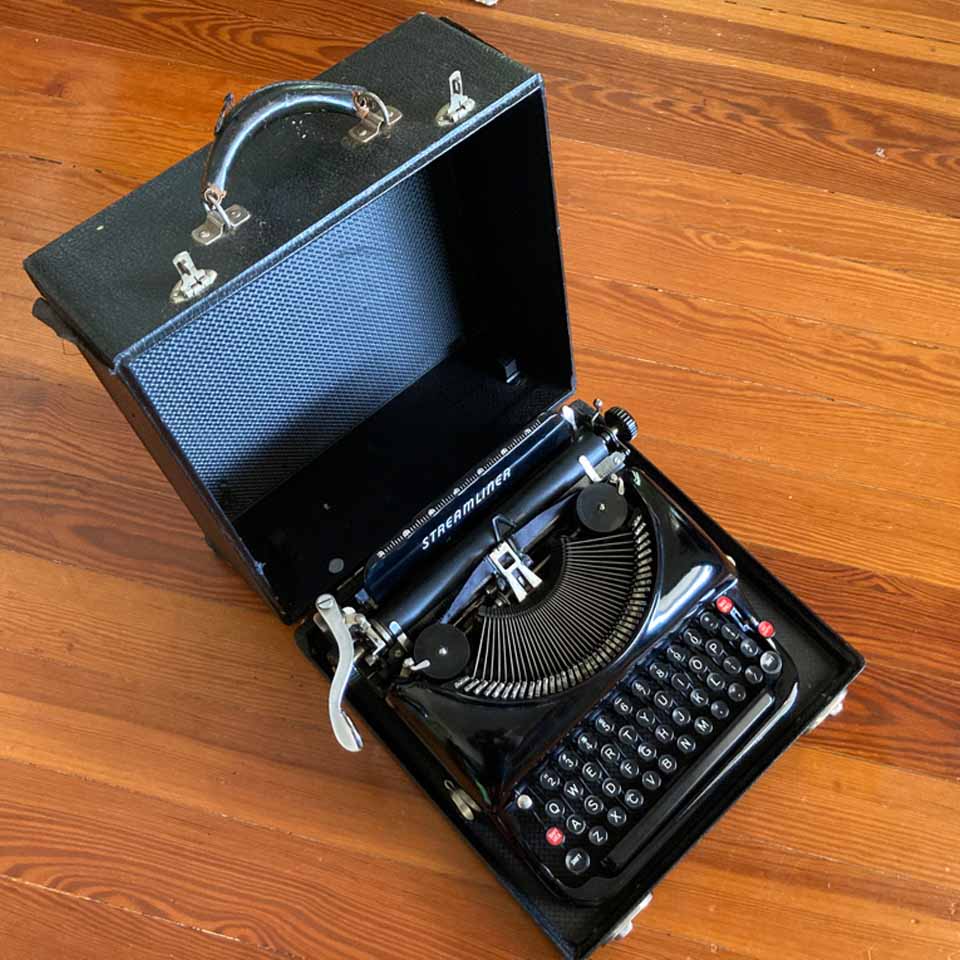 1941 Remington Rand Streamliner Portable Typewriter