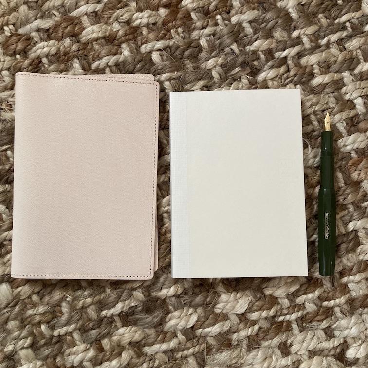 https://www.paperseahorse.com/cdn/shop/products/the-minimalist-journaling-set-the-paper-seahorse-bundle-34569586344190_1200x.jpg?v=1636650771
